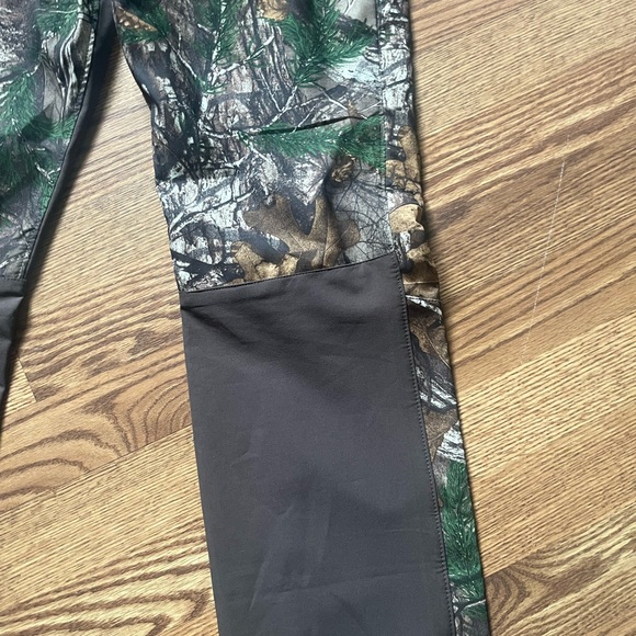 Under Armour women’s camel pants - Picture 7 of 9